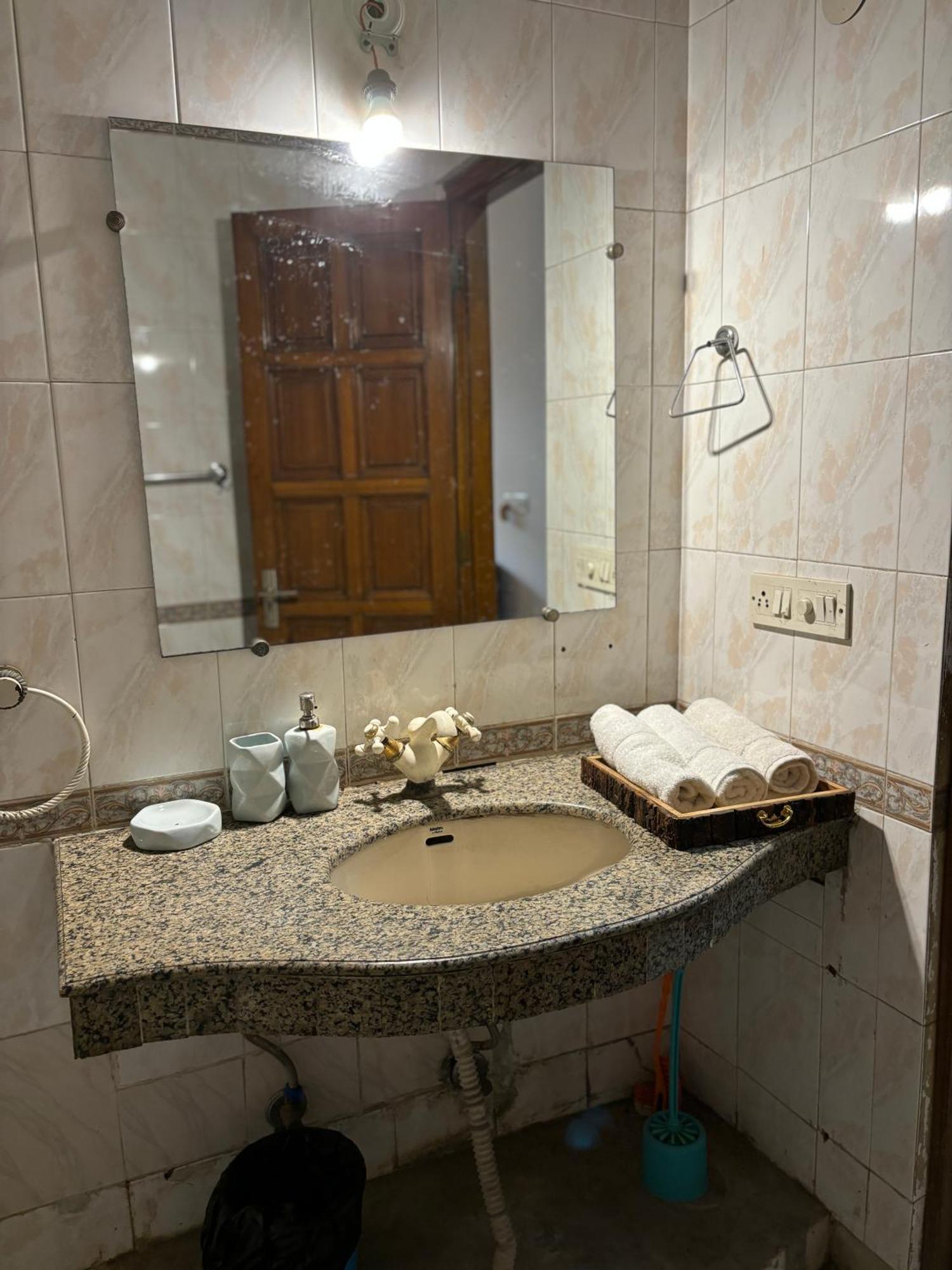 Atharva'S Homestay By Goaround Homes - Nehru Enclave Metro, South Delhi Nueva Delhi Exterior foto